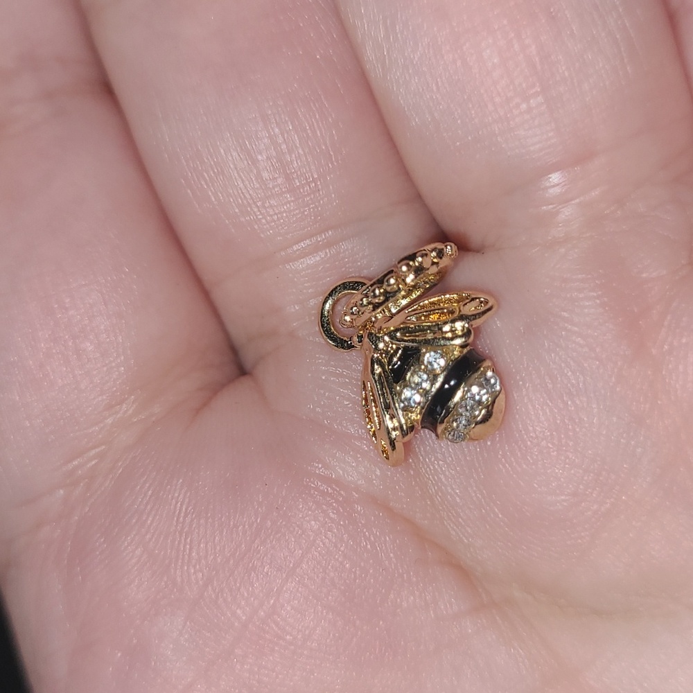 Golden Bee ✨️ - Picture 2 of 4